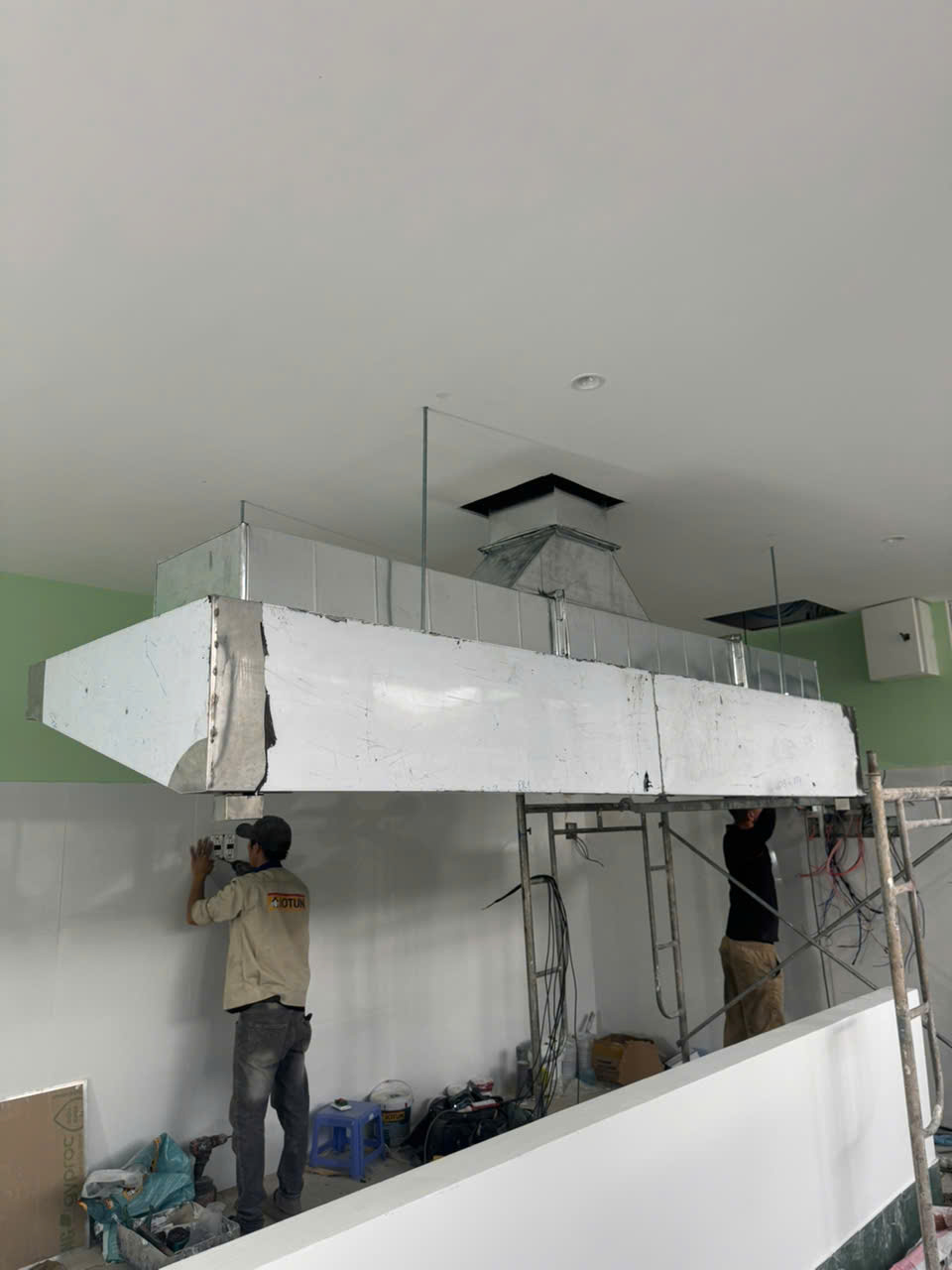 THI CÔNG HỆ THỐNG HÚT KHÓI BẾP NHÀ HÀNG